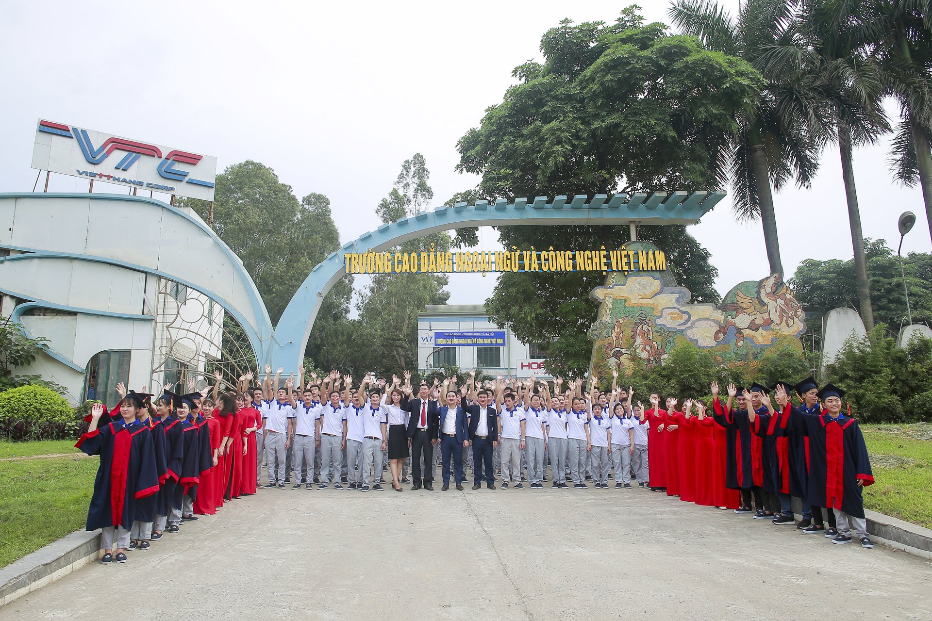 Giới thiệu Trường Cao Đẳng Ngoại Ngữ Và Công Nghệ Việt Nam - VXT College