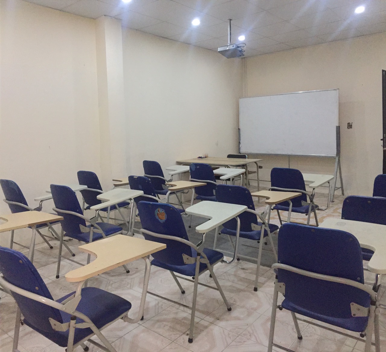 Hình ảnh một phòng học của trường Cao Đẳng Ngoại Ngữ Và Công Nghệ Việt Nam