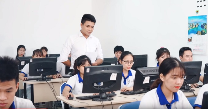 Lớp học Trường Cao Đẳng Ngoại Ngữ và Công Nghệ Việt Nam VXT College